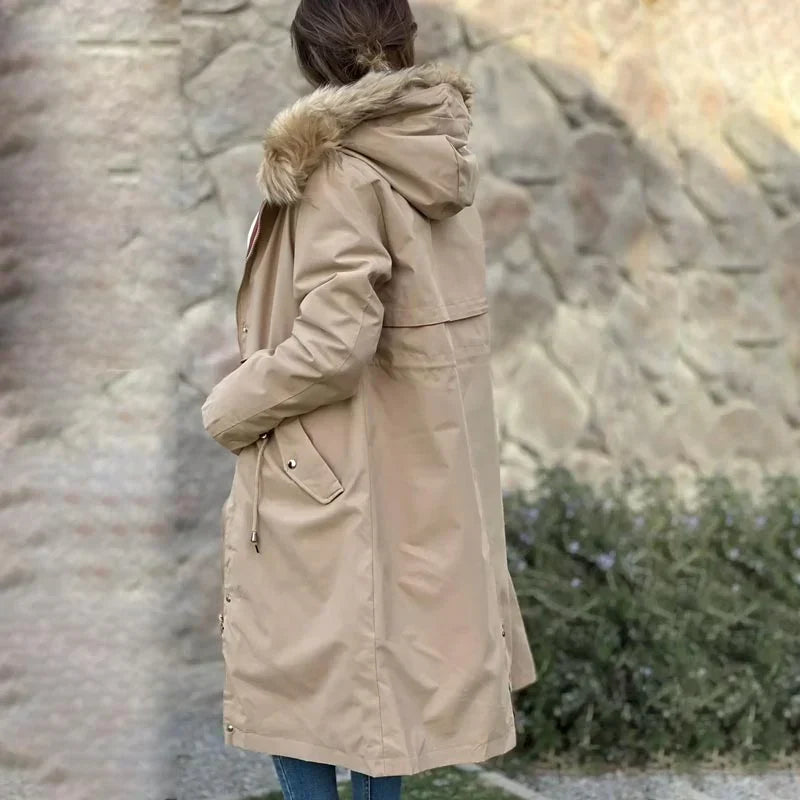 Women's winter parka with hood and fur collar